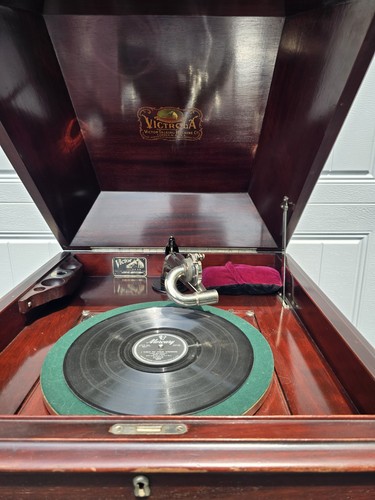 Antique victor victrola - antique,