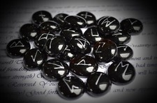 25 GLASS RUNE STONES & BAG