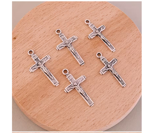 Metal holding prayer crosses - 5,