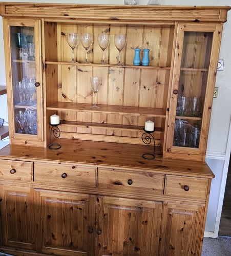 Gorgeous solid pine dresser - gorgeous,