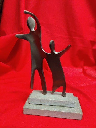 Parlane metal statue stone - on,
