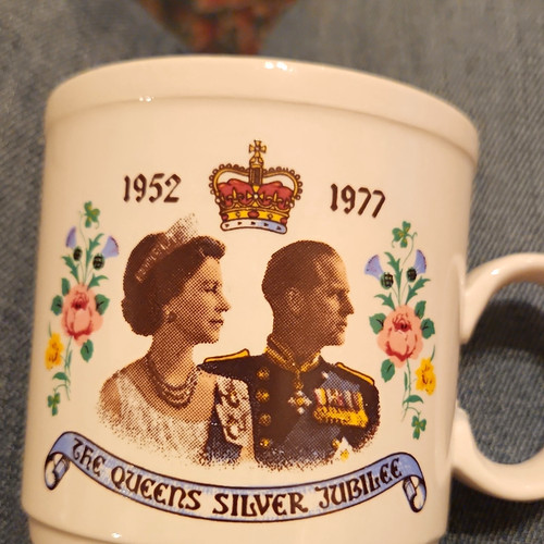 Queen silver jubilee - silver,