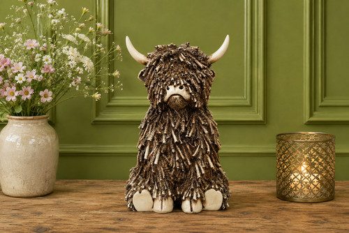 Large sitting highland cow - large,