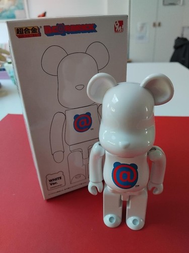 Bearbrick rbrick medicom - bearbrick,