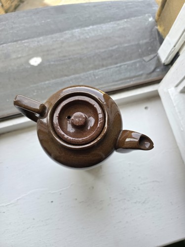 Vintage tea pot brown - in,