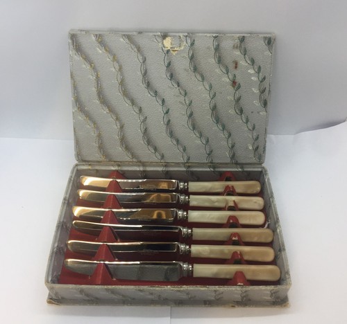 Vintage boxed butter knives - boxed,
