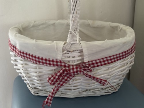Vintage white wicker - white, lined