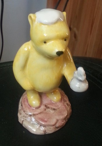 Royal doulton pooh lights the - doulton,
