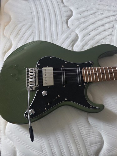 Cort g250 dark green - green, with