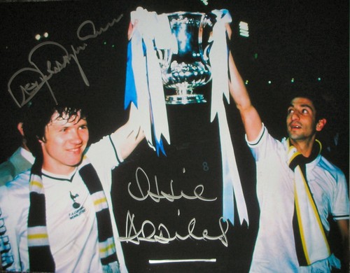 Ardiles perryman signed - &,