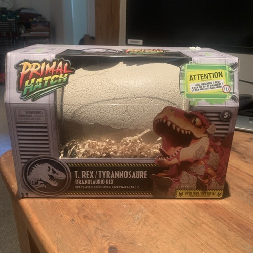 Jurassic world primal hatch - world,