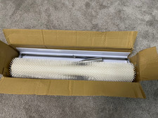 Self levelling floor roller