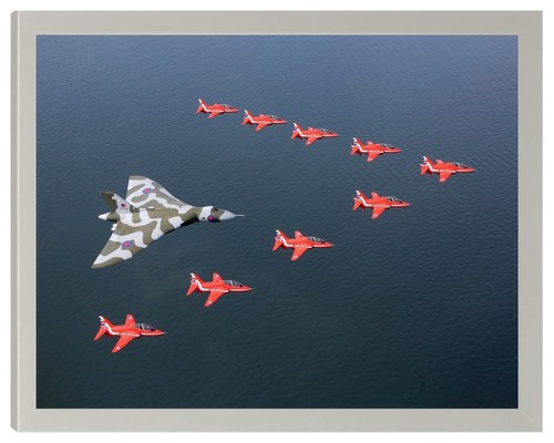 Red arrows vulcan bomber raf - red,