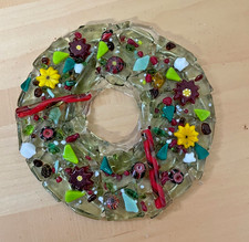 COLOURED GLASS WREATH CHRISTMAS DECORATION TABLE CENTRE HANGING SAN9A