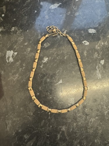 Vintage signed trifari - trifari, gold