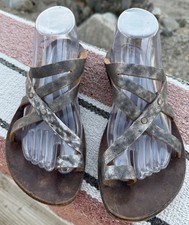 Cydwoq Silver Modeled Leather