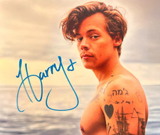 Harry styles hand singed 8x10 - hand,
