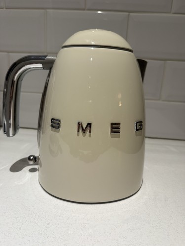 Used smeg kettle cream - used,