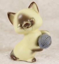 Unbranded siamese cat ornament 3 inches tall with wool ball ceramic pedigree cat