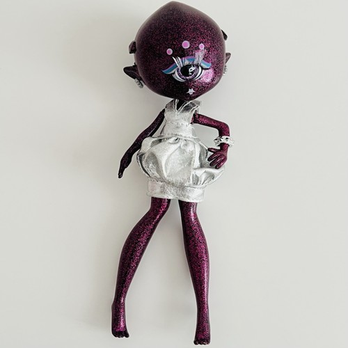 Novi stars doll alien sila - novi,