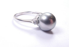 Ring 9 carat white gold size N