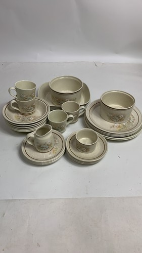 Royal doulton dinner set - set, cream