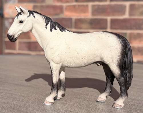 Schleich dun horse hanoverian - schleich,