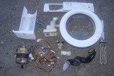 ZANUSSI ZWF12070W1 WASHING MACHINE BROKEN FOR PARTS:SEE DESCRIPTION SECTION