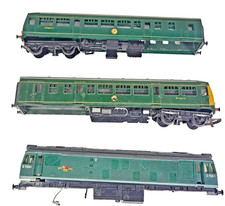 Rake of 3 Hornby OO BR Green
