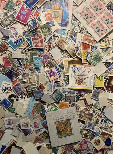 200 worldwide random stamps - 200+,