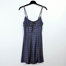 Urban Outfitters - Kamaryn