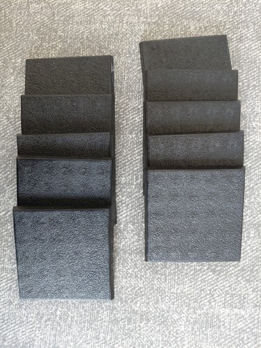 Black plastic bases - black,