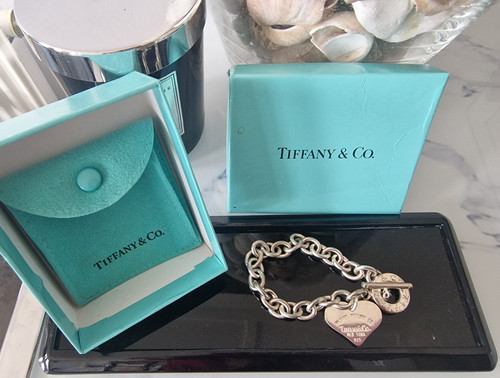 Tiffany return to - &,