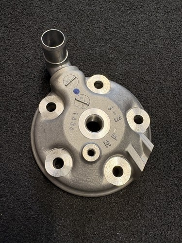 Honda 125 nf4 cylinder head - nf4,