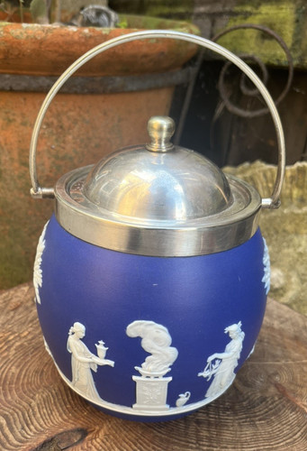 Wedgwood biscuit barrel