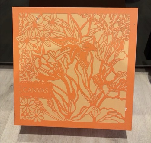 Orange box with - orange, lids