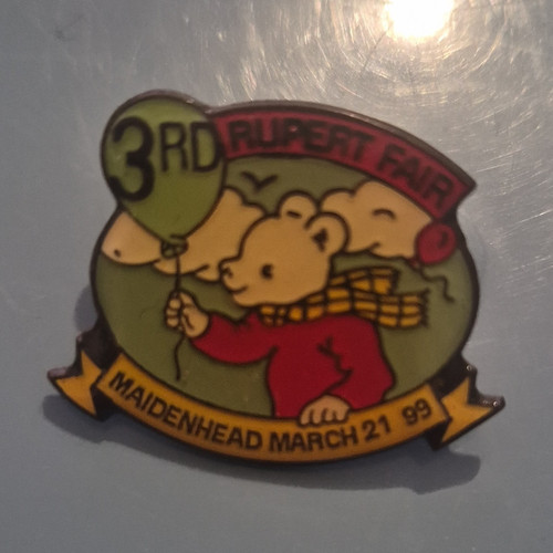 Rupert bear enamel - badge, pin