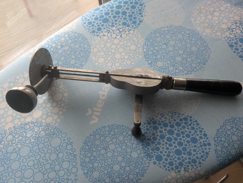 Antique vee dee vibratory - dee,