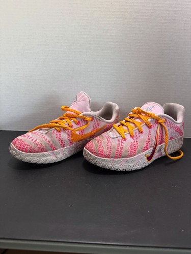 Youth size nike 3 - 4.5,