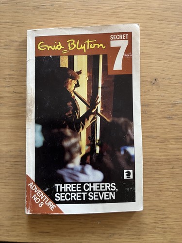 Enid blyton secret three - 7,