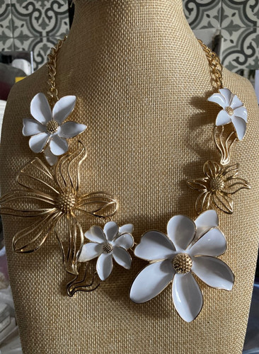 Zara white flower necklace - zara,