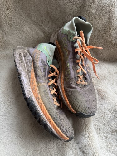 Women well worn - worn, trail