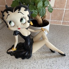 Very rare large sitting Betty