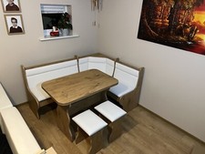 CORNER BENCH TABLE 2 STOOLS