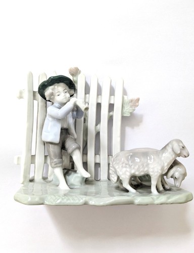 Sitzendorfer porcelain figure - sitzendorfer,