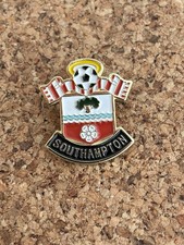 SOUTHAMPTON  METAL /ENAMEL  PIN BADGE -  PRICE INCLUDES DELIVERY WITHIN UK