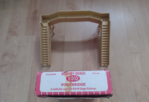 Hornby dublo footbridge - footbridge, for