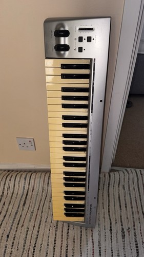 Audio piano keyboard - m,