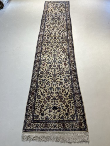 Isfahan rug oriental - rug,