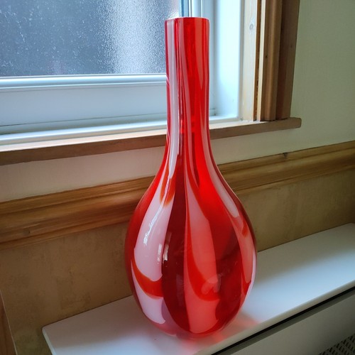 Large red and white - red,